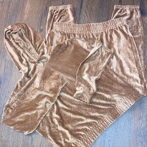 No Boundaries Two Piece Velour Outfit     Size XL(15-17)